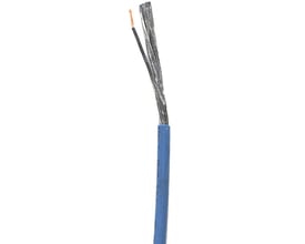 Blåt OZ-BL styrekabel med 7 ledere og 0,75 mm² tværsnit, T500 mærkning, isoleringen er delvist fjernet.