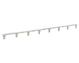 Grå jumper med otte sokler og gyldne terminaler monteret på en lige linje, klar til tilslutning.