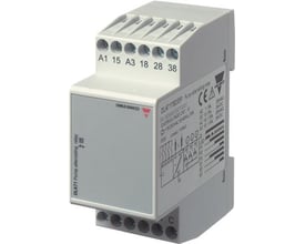Carlo Gavazzi pumpe-skifterelæ til op til 3 pumper, 24/48 VAC og DIN-bredde 35,5 mm, set skråt forfra med tilslutninger.