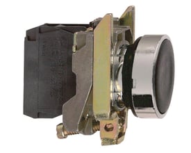 Schneider Electric trykknap XB4BA21, sort plan komplet 1NO, set fra siden med montagebeslag og bagmonteret kontakt.