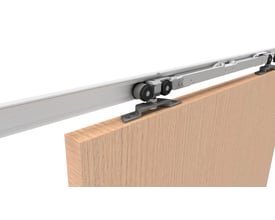 PC Henderson Husky 120 PRO skydedørsskinne monteret på trædør med synlige hjul og beslag i aluminium og plast.