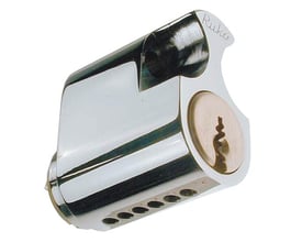 Assa Abloy cylindrisk Rokoko RD2603 i enkel messing, vist som en blank cylinder med rund nøgleåbning og metalbeslag.