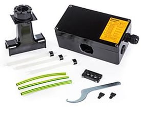 Raychem JBM-100-E ATEX tilslutningsboks med tilbehør som klemmer, forskruning og monteringsbeslag.