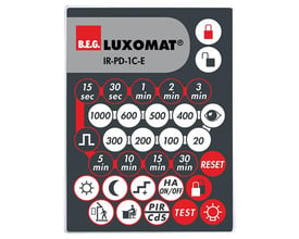 Detaljeret oversigt over funktionerne og tidsindstillingerne på B.E.G. LUXOMAT IR-PD-1C-E fjernbetjeningen.