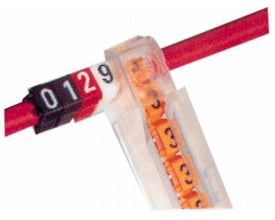 Legrand CAB3 ledningsmærke 'H' sort på gul baggrund monteret på rød ledning, med nummer 0129 synligt.