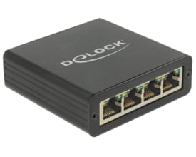 DeLock USB 3.0-adapter type 62966 med fire Gigabit LAN-porte samlet på den ene side af den sorte enhed.