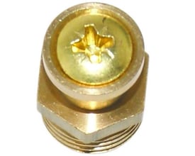 Messing gasprøvestuds med 1/4'' rørgevind og guldet lukkeskrue med kærv, isoleret på hvid baggrund.