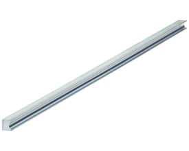 Siemens 8UC6-forlængeraksel på 600 mm med 8 x 8 mm dimensioner, vist skråt med en langsgående rille.