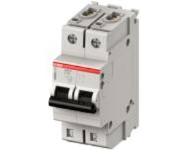 ABB S402M-C6 automatsikring, 2-polet, C-karakteristik, 6A, 10kA, vist forfra med betjeningshåndtag og markeringer.