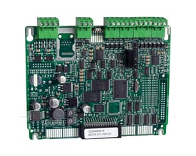 Schneider Electric MCOX-OB logisk kontrol FX indstikskort, set forfra med grønne terminalblokke og printplader på hvid baggrund.