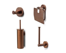 Komplet toiletsæt i børstet bronze med toiletrulleholder, toiletbørste, håndklædekrog og reservepapirholder, vist samlet på hvid baggrund.
