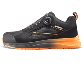 Sort og orange Activewear Core 7738 sikkerhedssko i str. 45 med FitGo-lukning, set fra siden.