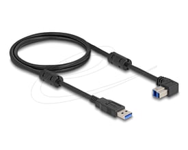 Sort DeLock USB-kabel på 1 meter med Type-A- og nedadvinklet Type-B-hanstik samt ferritkerner.