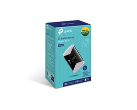 TP-Link M7450 LTE-Advanced Mobile Wi-Fi-router præsenteret i sin emballage, med information om hastighed og enhedskapacitet.