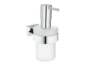 Grohe Essentials Cube sæbedispenser med holder i krom og glas, viser den polerede overflade og det frostede glas.