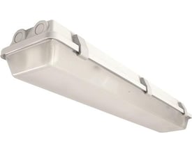 Lumitech Super Marine LEDtro er et aflangt, gråt LED-vægarmatur med lys afskærmning, set skråt nedefra.