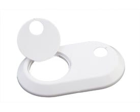 Hvid justerbar dobbelt roset til rør eller kabler på 18 mm, vist med den ene runde afdækning løftet.