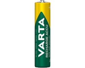 Nærbillede af et enkelt Varta Recharge Accu Solar AAA batteri, viser grøn og gul design med tydelig Varta logo og 550mAh kapacitet.