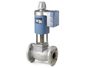 Siemens MVF461H50-30 magnetventil med flange, PN16 DN50, kvs 30 og AC/DC 24 V, monteret på hvid baggrund.