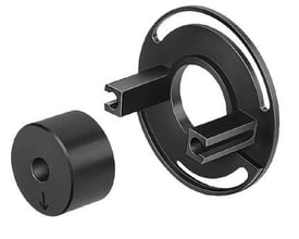 Festo monteringssæt WSM-6-SME-10 i sort metal, viser beslag og cylinderdel klar til montering.