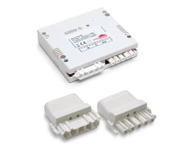 Stove Guard SGK5010 enhed med tilbehør, inklusive stik og ledninger, vist på hvid baggrund.