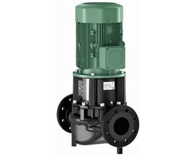 Atmos GIGA-I 65/105-4/2-S1 cirkulationspumpe med grøn motor, sort pumpehus og runde flangeåbninger.