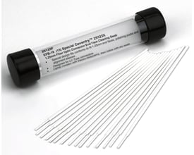 Pose med 100 stk. rensepinde til 1,25 mm fiberoptiske forbindelser med polyesterspids.
