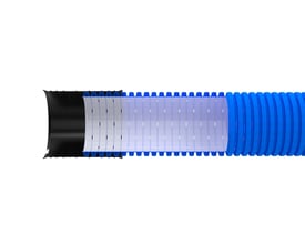 Snit af Evodrain PE-drænrør i blå, som viser den indvendige glatte overflade og de præcise slidsåbninger på 1,2 x 10,11 mm.