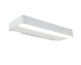 Hvid Svedbergs spejllampe med LED-belysning, 600 mm bred, set skråt nedefra.