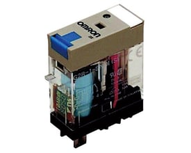 Omron G2R-1-SNDI relæ med 12VDC spole, 5-polet SPDT, 10A og låsbar testknap.