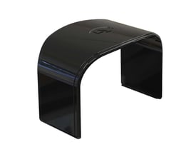 Sort MG75-kanalmuffe fra Tecnosystemi i plast, vist skråt forfra med buet overside og åbne ender.