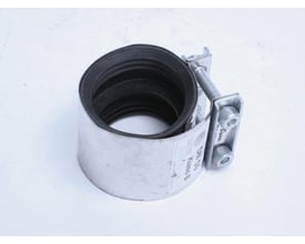 MA Jetkobling i rustfrit stål til 110mm rør med EPDM tætningsgummi, vist på hvid baggrund.