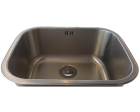 Intra Juvel Tempra 50 vaskekar i rustfrit stål, vist fra et skråt ovenfra-perspektiv med fokus på kummen.