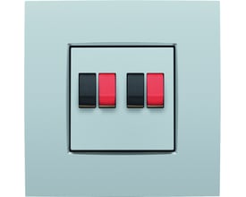 Niko afdækning til dobbelt højtalerudtag i sterling finish, med fire tilslutningspunkter i sort og rød.