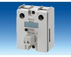 Siemens Sirius SC solid-state relæ 3RF2030-1AA02, 30A, 24-230V AC, med 24V DC styrespænding og skruetilslutning.
