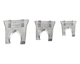 Tre KWB hammerkiler i støbejern af størrelse 2, 3 og 4, mærket med 'DBGM KRALLEN KEIL', isoleret på hvid baggrund.