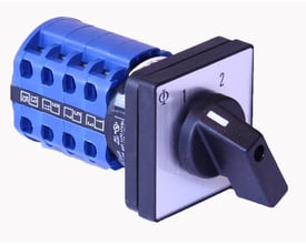 Kraus & Naimer 4-polet omskifter til 20A strøm med 4 huls frontmontage og 48x48 mm front, model CA10 A223-600 E.