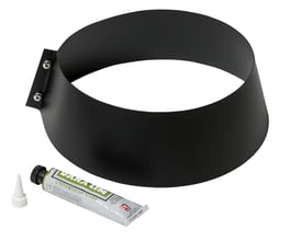 Metalbestos skorsten krave ø 280 mm i sort stål, med en tube silikone og dyse ved siden af.