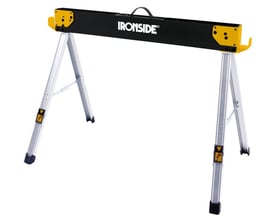 Ironside foldbar arbejdsbuk med sort og gul arbejdsflade og udfoldede sølvfarvede ben, bæreevne 500 kg.