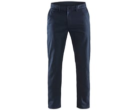 Blåkläder Workwear chinos i mørk marine, størrelse C50, set forfra med linning, knap og lige ben.