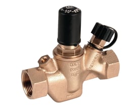 Kemper Multi-Therm termostatisk cirkulationsventil i rødgods med muffe/muffe tilslutning og 1" indvendigt gevind.