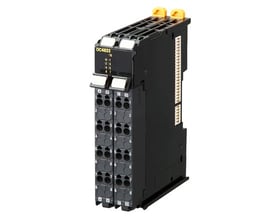 Omron NX-OC4633 modul med 8 digitale relæudgange, skrueløse push-in stik og tydelig mærkning for hver udgang.