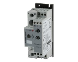 Carlo Gavazzi 1-polet analogstyret solid-state-relæ med udgang på 85-265 V/15 A AC, grå front og tilslutningsklemmer.