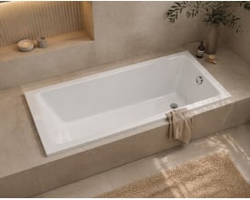 Hvidt, rektangulært COBA-indbygningsbadekar i sanitetsakryl, 170 x 70 cm, monteret i et beige badeværelse.