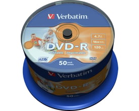 Verbatim DVD-R med printbar overflade ligger øverst i en blå spindelæske; etiketten viser 4,7 GB og 16x.