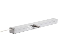 Sølvfarvet WindowMaster WMU 831-1G EN 500S 01 kædemotor med kabel og udskudt metalarm.