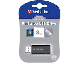 Verbatim Store'N'Go PinStripe USB-hukommelse med 8 GB kapacitet og sort fold-ud-design vist på emballagen.