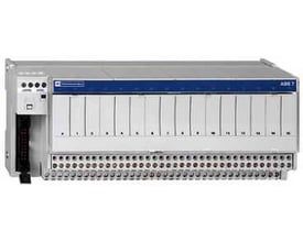 Schneider Electric udgangsinterface ABE7R16T230 med 16 relæudgange, 10mm bredt og designet til Advantys Telefast ABE7 systemer.