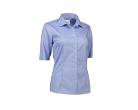 Klassisk Seven Seas dameskjorte i lys blå fin twill med moderne pasform og strygefri finish, vist frontalt.