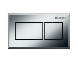 Geberit fjernbetjent skyllestyring i børstet krom med dobbeltskyl-funktion, mål 129x74x8 mm.